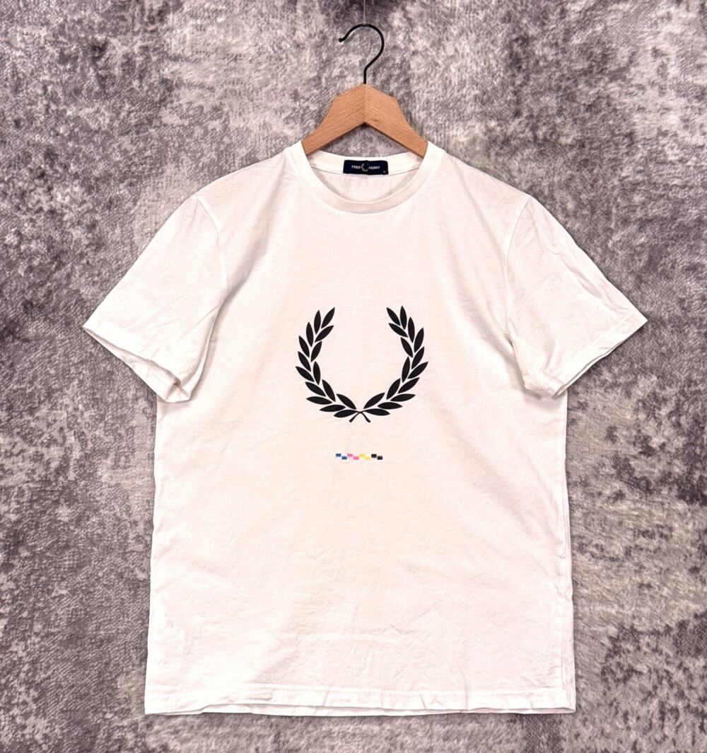 Fred Perry Graphic Shirt Medium Mens White Crewneck Short Sleeve